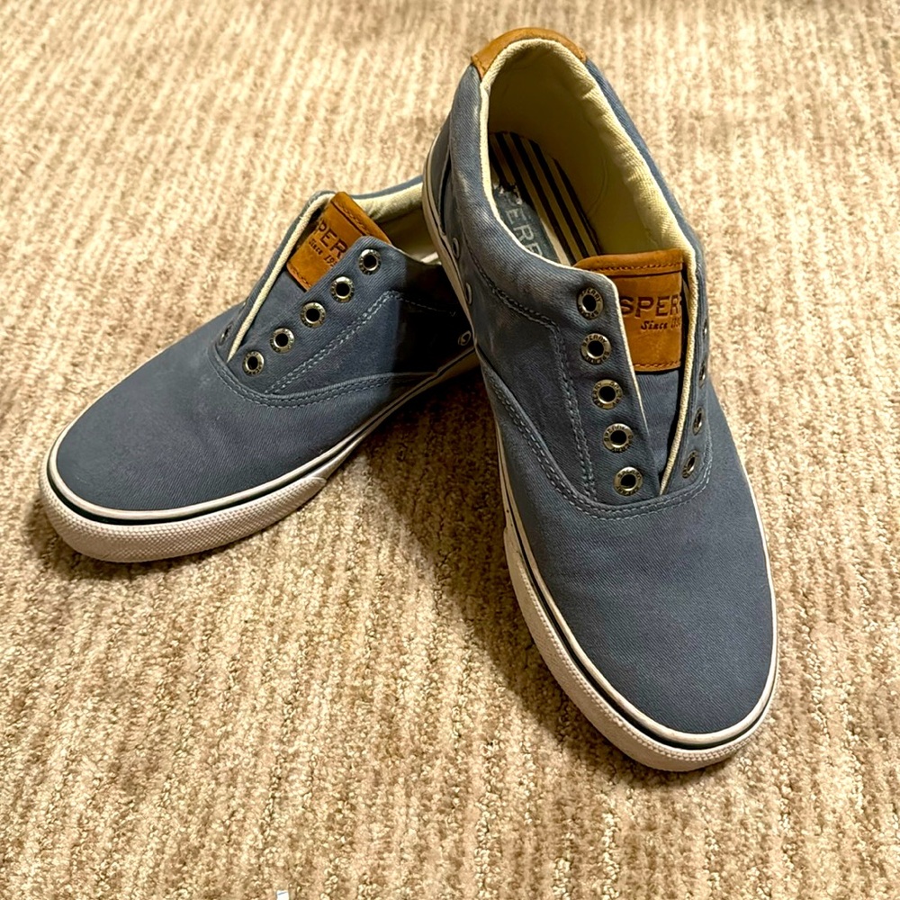 SPERRY Sneakers. Size 7 1/2